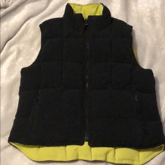 Stylish Reversible Express Vest - Picture 4 of 5